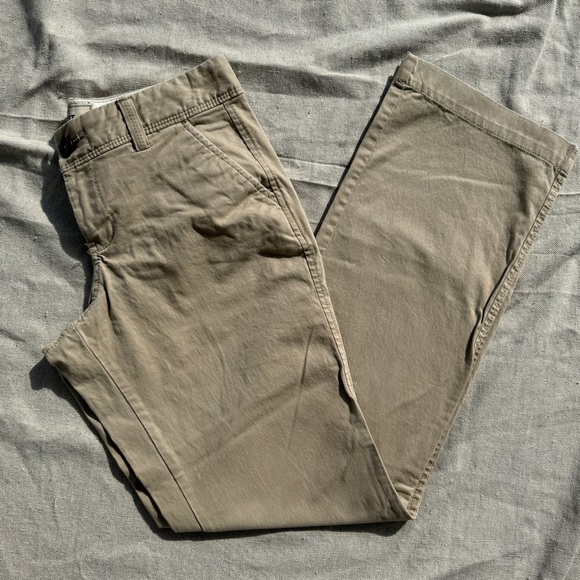Old Navy Perfect Boot-Cut Favorite Khakis Low Rise Size 0S - Picture 1 of 9